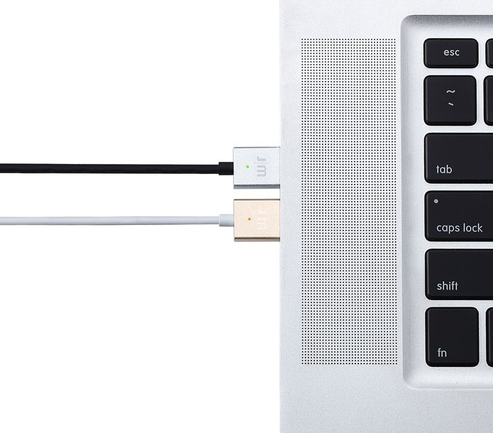 ust Mobile AluCable LED DC-818SI