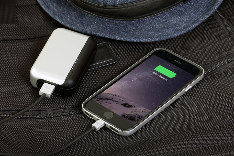ust Mobile AluCable LED DC-818SI