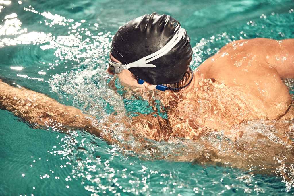 Водонепроницаемые наушники со встроенным плеером AfterShokz XTRAINERZ (синие) купить в интернет-магазине icover