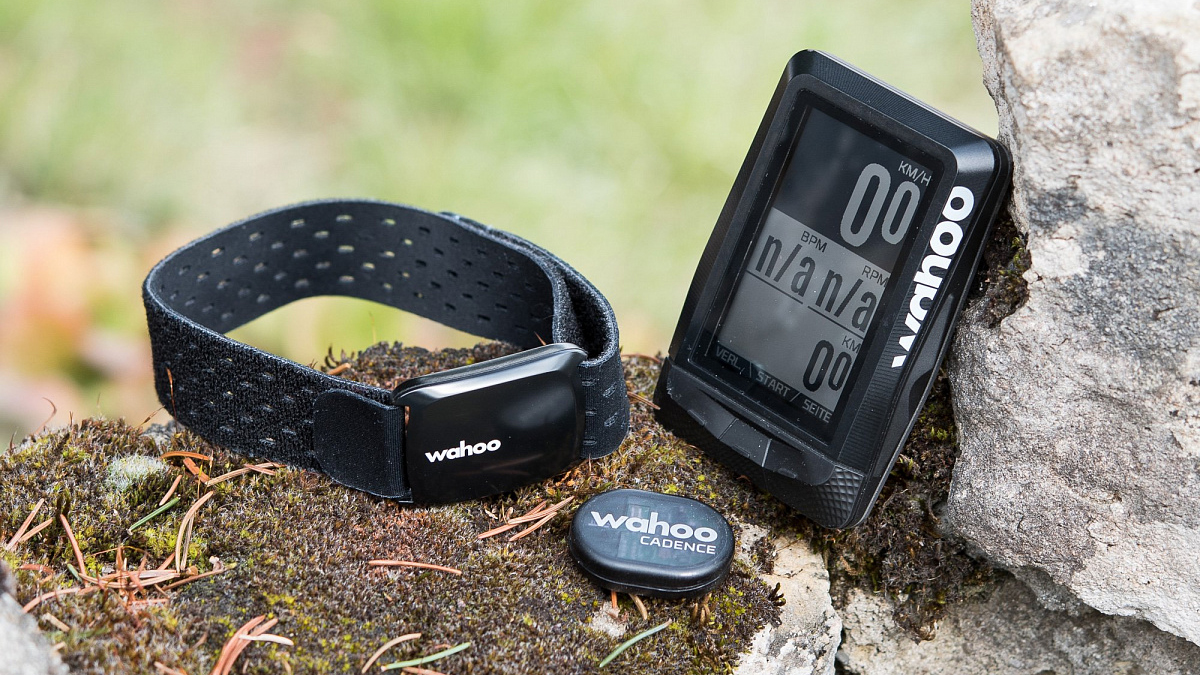 Пульсометр Wahoo TICKR Fit WFBTHR03 (Black) купить в интернет-магазине icover