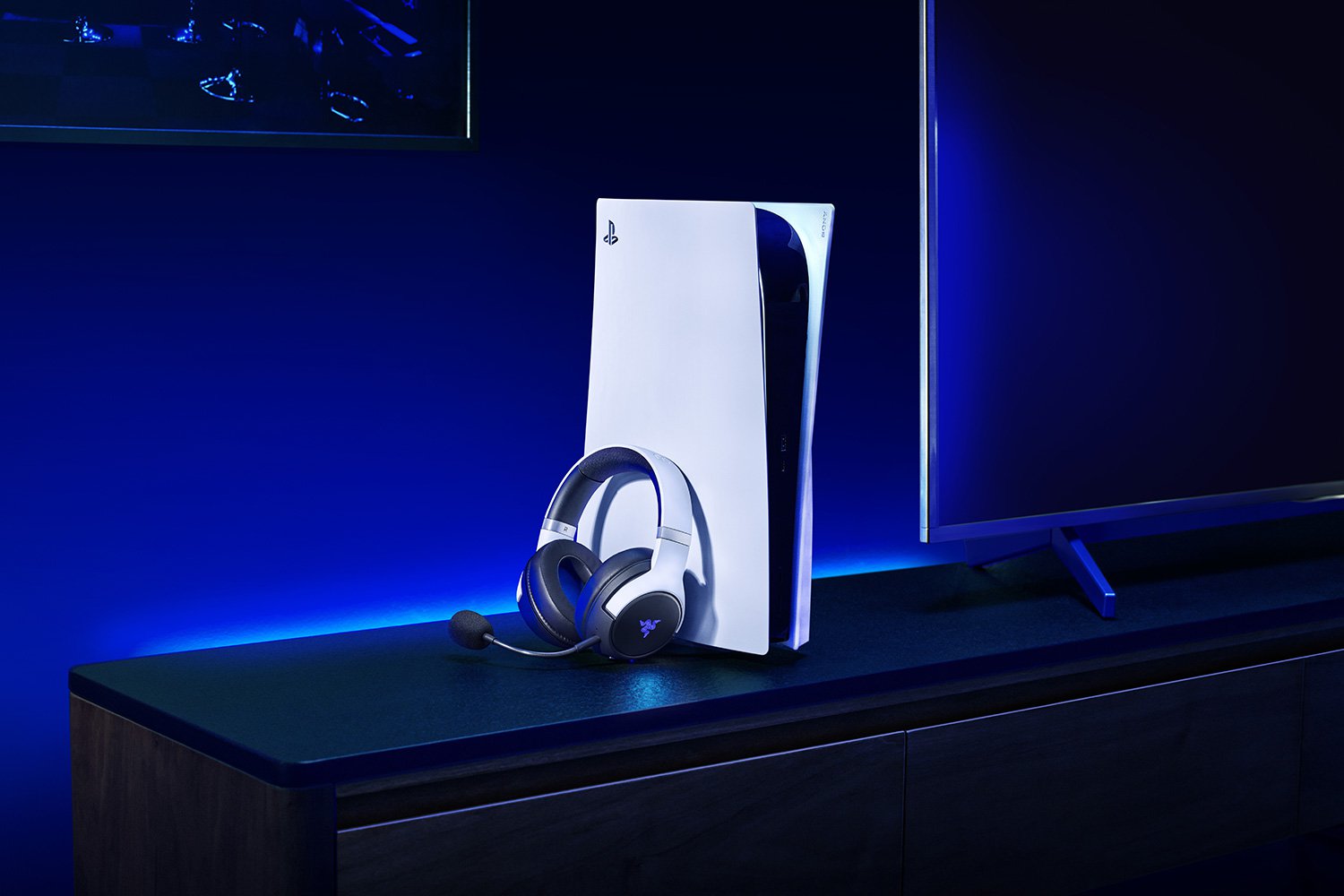 Купить игровая гарнитура razer kaira pro (rz04-04030100-r3m1) для playstation 4/5 (white) в Москве. В нашем каталоге интернет-магазина icover.ru вы можете ознакомиться с ценами, подробным описанием, фотографиями и техническими характеристиками. Низкие цены. Высокое качество. Доставка по России. Заказать товары по телефону +7(495)229-39-50 Игровая гарнитура Razer Kaira Pro (RZ04-04030100-R3M1) для PlayStation 4/5 (White) купить в интернет-магазине icover