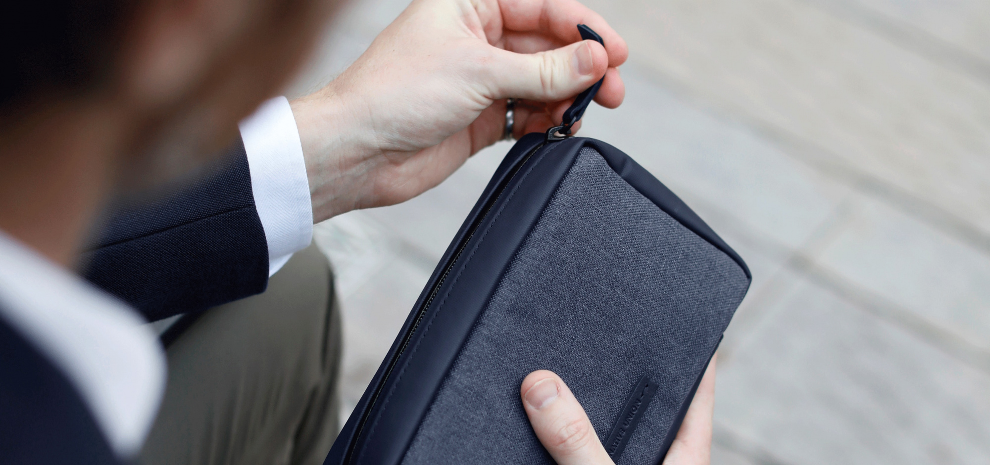 Купить органайзер native union stow stow-org-ind-fb (indigo) в Москве. В нашем каталоге интернет-магазина icover.ru вы можете ознакомиться с ценами, подробным описанием, фотографиями и техническими характеристиками. Низкие цены. Высокое качество. Доставка по России. Заказать товары по телефону +7(495)229-39-50 Органайзер Native Union Stow STOW-ORG-IND-FB (Indigo) купить в интернет-магазине icover