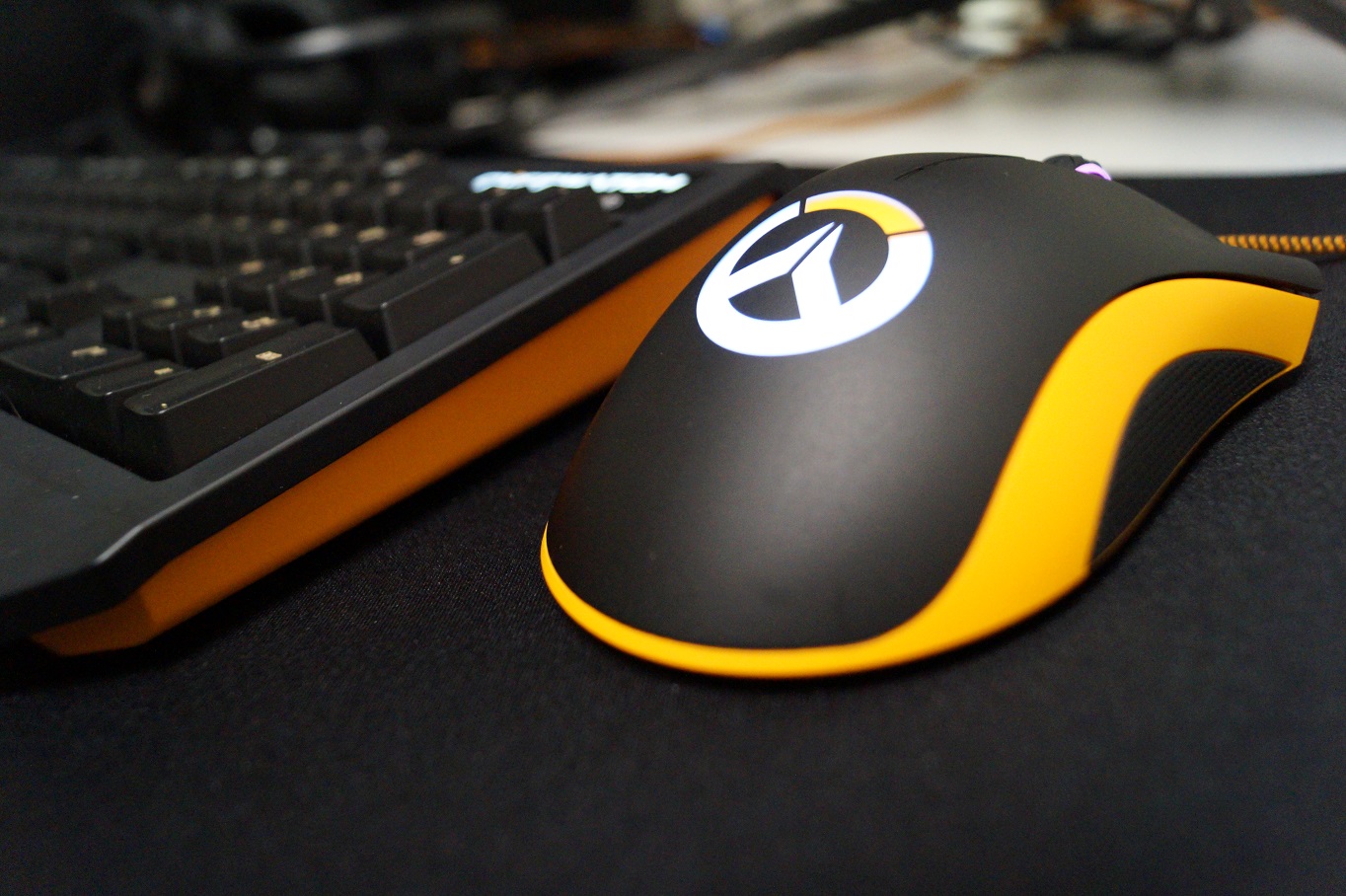 Razer DeathAdder Chroma Overwatch - игровая мышь (Black/Orange) купить в интернет-магазине icover