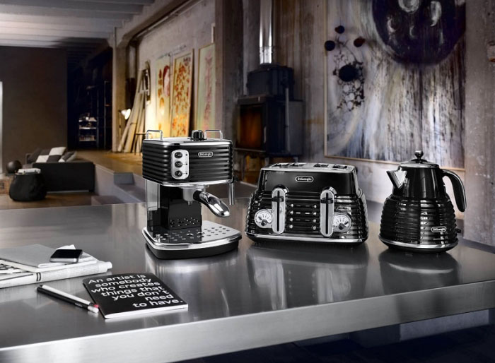DeLonghi Scultura KBZ 2001 - чайник электрический (Black) купить в интернет-магазине icover