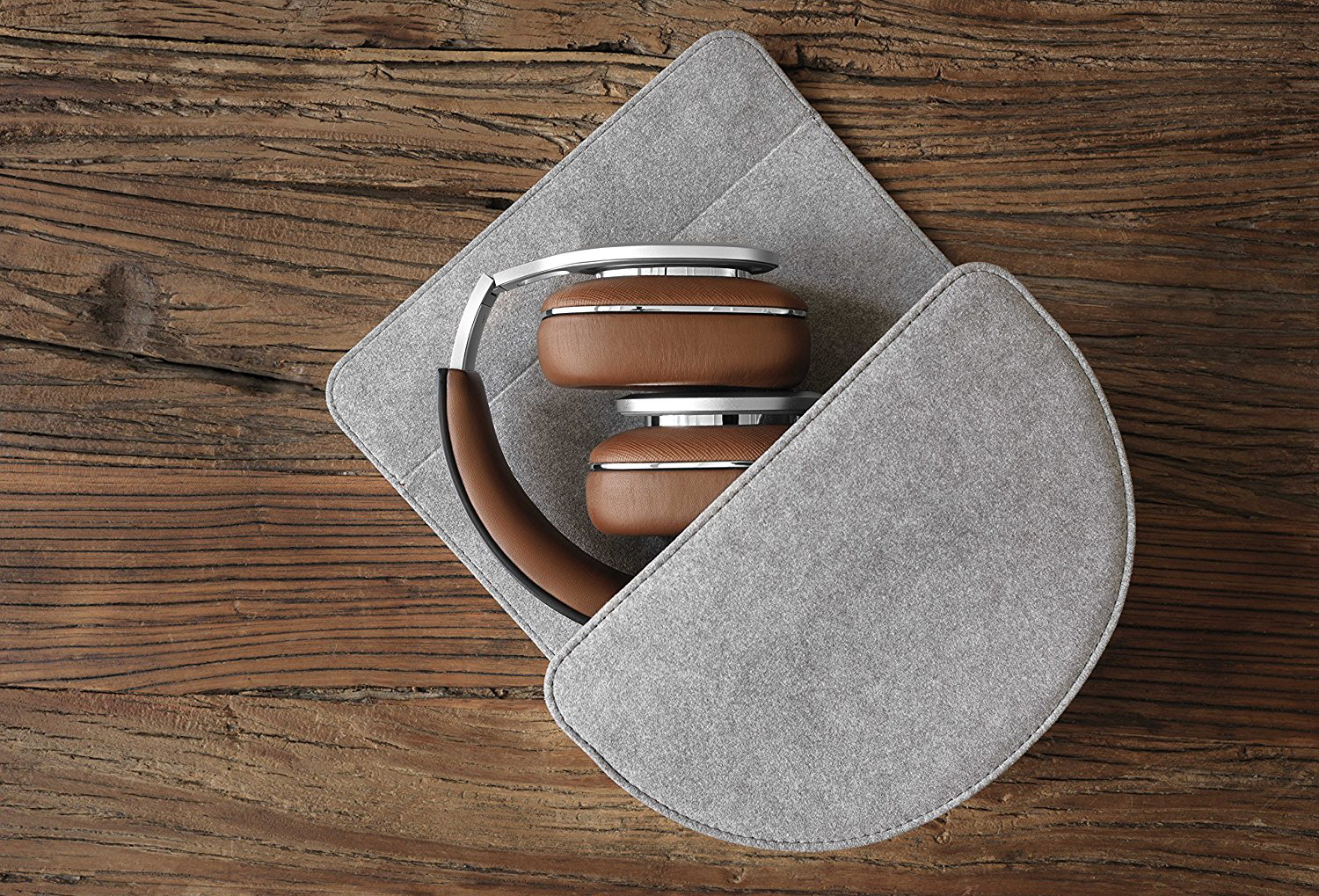 Купить полноразмерные наушники bowers & wilkins p9 signature (brown) в Москве. В нашем каталоге интернет-магазина icover.ru вы можете ознакомиться с ценами, подробным описанием, фотографиями и техническими характеристиками. Низкие цены. Высокое качество. Доставка по России. Заказать товары по телефону +7(495)229-39-50 Полноразмерные наушники Bowers & Wilkins P9 Signature (Brown) купить в интернет-магазине icover