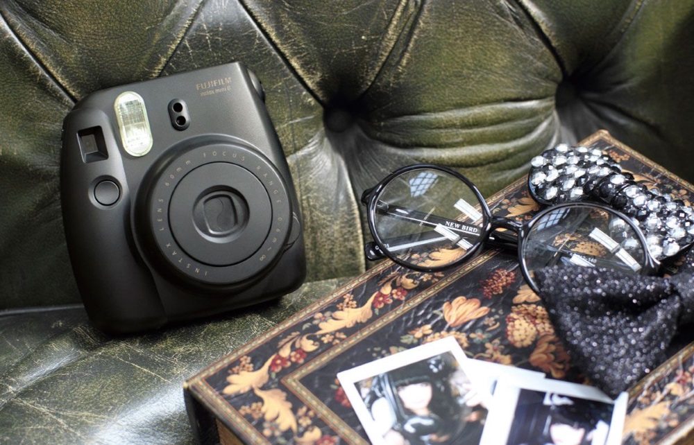 Купить камера моментальной печати fujifilm instax mini 8 (black) в Москве. В нашем каталоге интернет-магазина icover.ru вы можете ознакомиться с ценами, подробным описанием, фотографиями и техническими характеристиками. Низкие цены. Высокое качество. Доставка по России. Заказать товары по телефону +7(495)229-39-50 Камера моментальной печати Fujifilm Instax Mini 8 (Black) купить в интернет-магазине icover