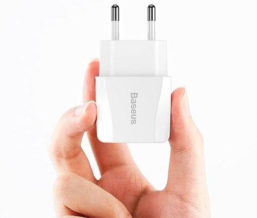 Сетевое зарядное устройство Baseus Mini Dual-U Charger (CCALL-MN02) 2xUSB 2.1A (White) купить в интернет-магазине icover