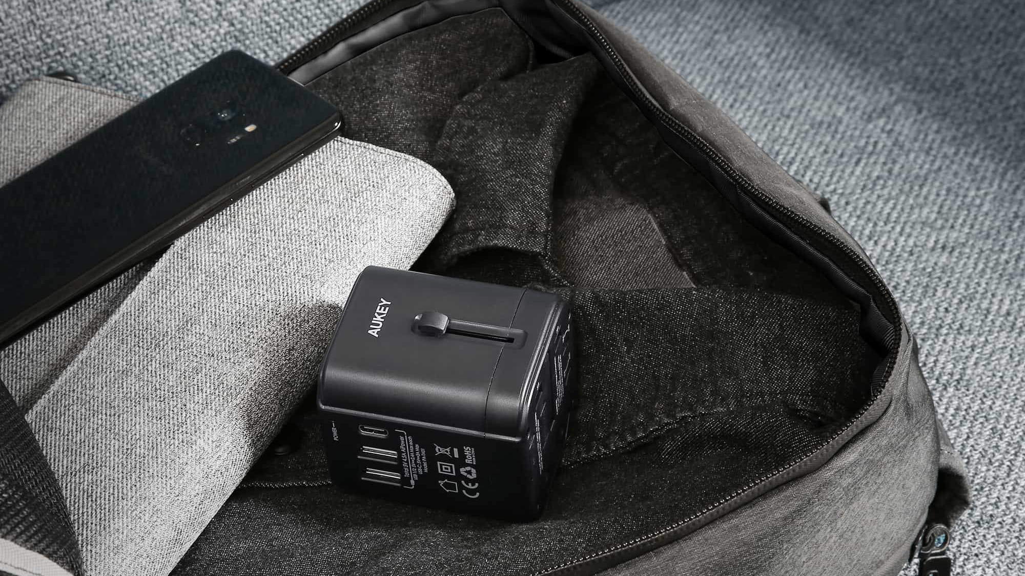 Сетевое зарядное устройство Aukey Universal Travel Adapter PA-TA01 (Black) купить в интернет-магазине icover