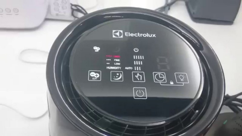 Купить electrolux ehaw-9010d mini - мойка воздуха (black) в Москве. В нашем каталоге интернет-магазина icover.ru вы можете ознакомиться с ценами, подробным описанием, фотографиями и техническими характеристиками. Низкие цены. Высокое качество. Доставка по России. Заказать товары по телефону +7(495)229-39-50 Electrolux EHAW-9010D mini - мойка воздуха (Black) купить в интернет-магазине icover