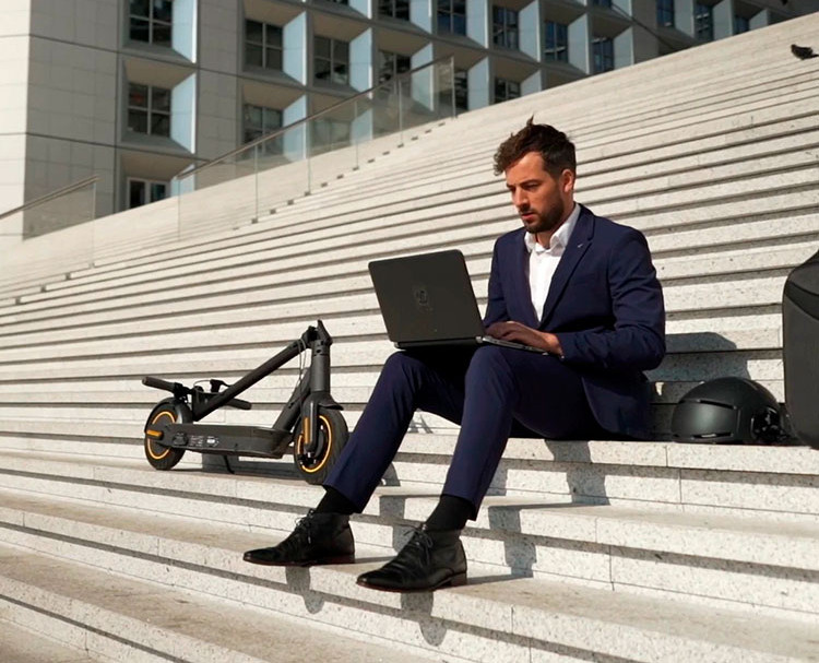Электросамокат Ninebot KickScooter Max G30 (Black) купить в интернет-магазине icover