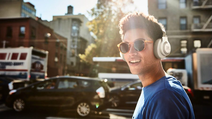 Bluetooth-наушники JBL E65BTNC с микрофоном (White) купить в интернет-магазине icover