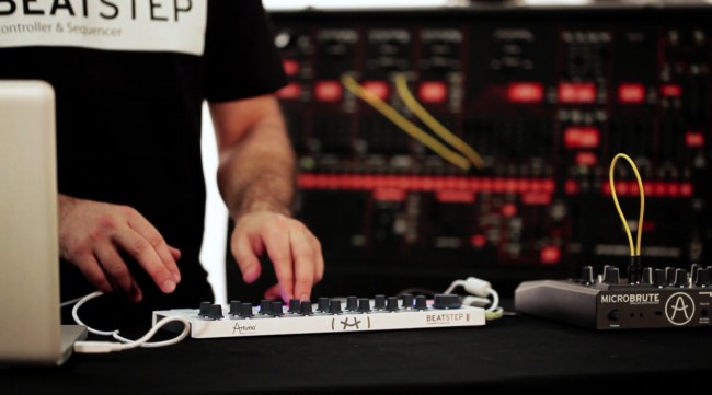 MIDI-контроллер Arturia BeatStep MCI51718 (White) купить в интернет-магазине icover