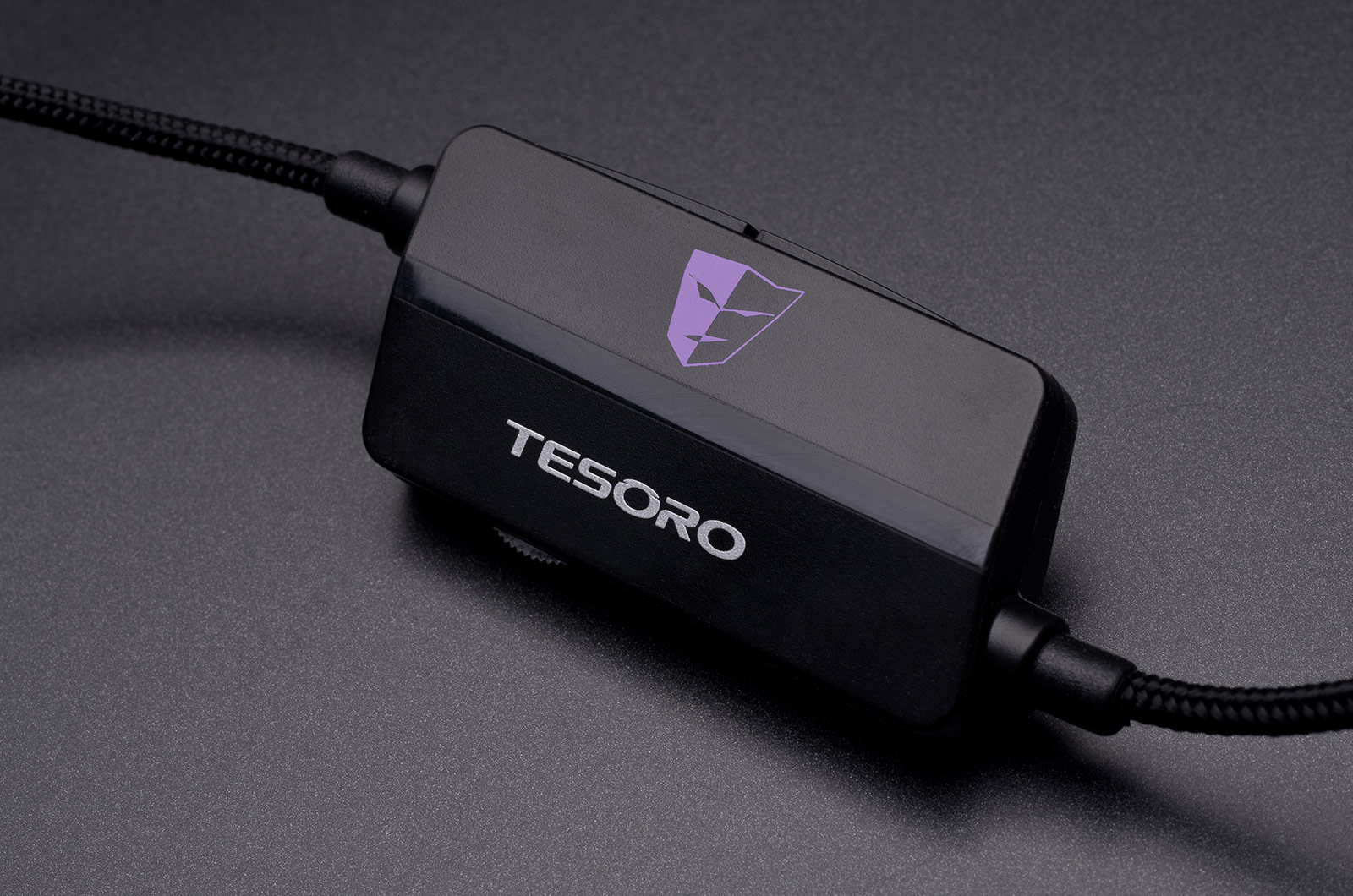Купить tesoro kuven 7.1 devil - игровая гарнитура (black) в Москве. В нашем каталоге интернет-магазина icover.ru вы можете ознакомиться с ценами, подробным описанием, фотографиями и техническими характеристиками. Низкие цены. Высокое качество. Доставка по России. Заказать товары по телефону +7(495)229-39-50 Tesoro Kuven 7.1 Devil - игровая гарнитура (Black) купить в интернет-магазине icover