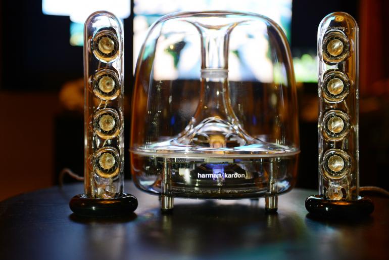 Беспроводная акустика Harman Kardon SoundSticks Wireless (Transparent) купить в интернет-магазине icover