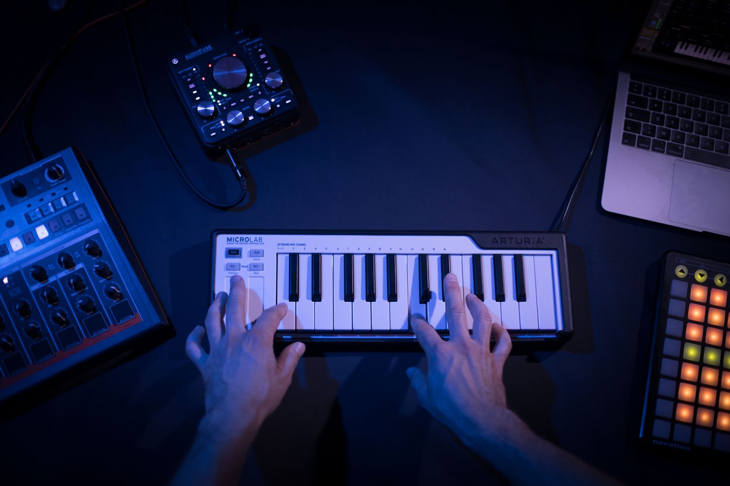 MIDI-клавиатура Arturia Microlab (Black) купить в интернет-магазине icover