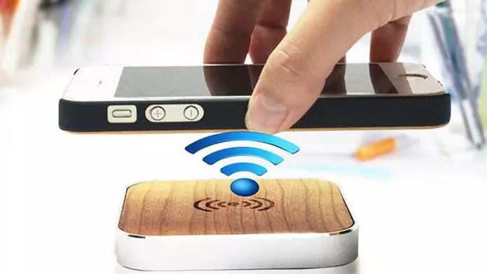 Беспроводное зарядное устройство Samdi QI Wooden Charging Stand (Black) купить в интернет-магазине icover