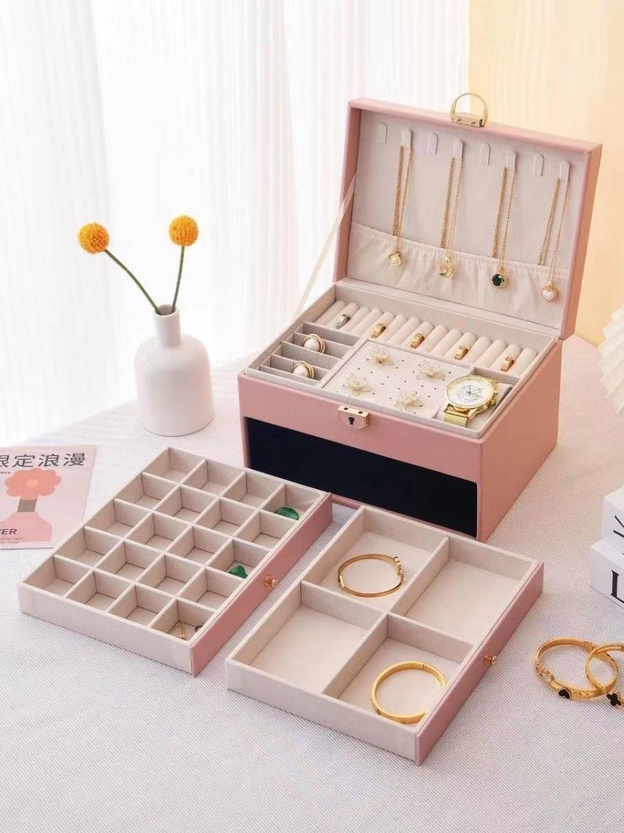 Купить шкатулка для украшений ridberg 2 ящика (pink) в Москве. В нашем каталоге интернет-магазина icover.ru вы можете ознакомиться с ценами, подробным описанием, фотографиями и техническими характеристиками. Низкие цены. Высокое качество. Доставка по России. Заказать товары по телефону +7(495)229-39-50 Шкатулка для украшений Ridberg 2 ящика (Pink) купить в интернет-магазине icover