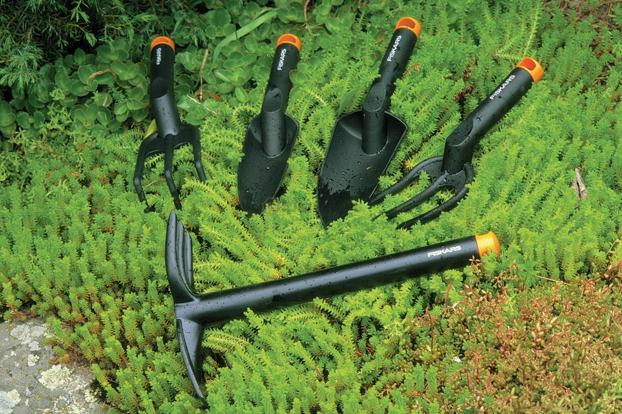 Fiskars (137040) - посадочная тяпка-рыхлитель, 32,2 см купить в интернет-магазине icover