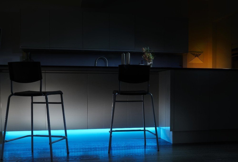Умная светодиодная лента Philips Hue White and Color Ambiance LightStrips Plus 2 метра купить в интернет-магазине icover
