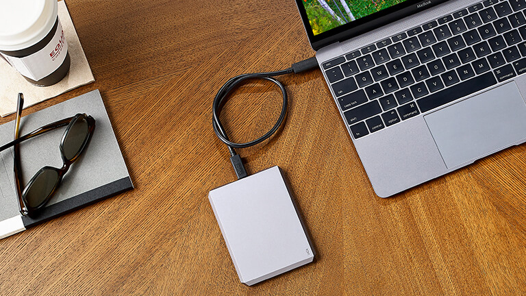 Внешний жесткий диск LaCie Mobile Drive (STHG5000400) 5Tb USB 3.1 Type C (Moon Silver) купить в интернет-магазине icover