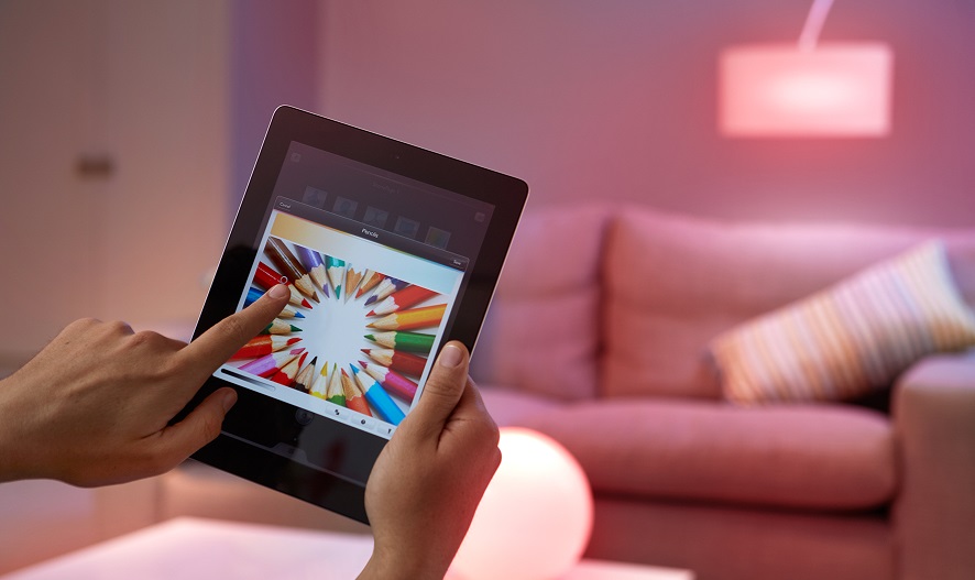 Комплект умных светодиодных ламп Philips Hue White and Color Ambiance E27 Starter Kit с пультом ДУ и блоком управления купить в интернет-магазине icover