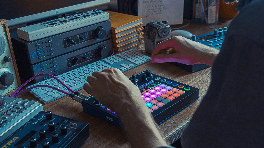 MIDI-контроллер Novation Circuit A061041 (Black) купить в интернет-магазине icover