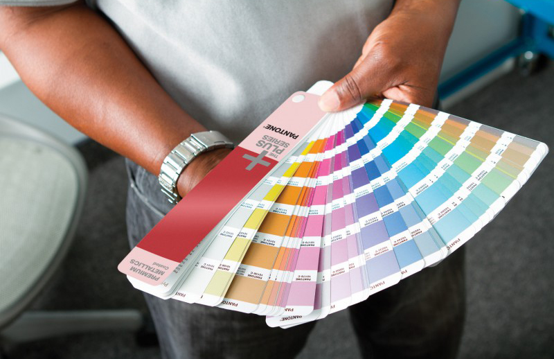 Цветовой справочник Pantone Premium Metallics Guide Coated (GG1505) купить в интернет-магазине icover