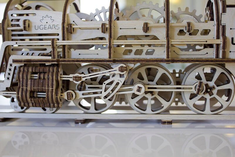 Ugears Механический конструктор 3D-пазл Локомотив с тендером, 47*12 см, 443 эл 70012 купить в интернет-магазине icover