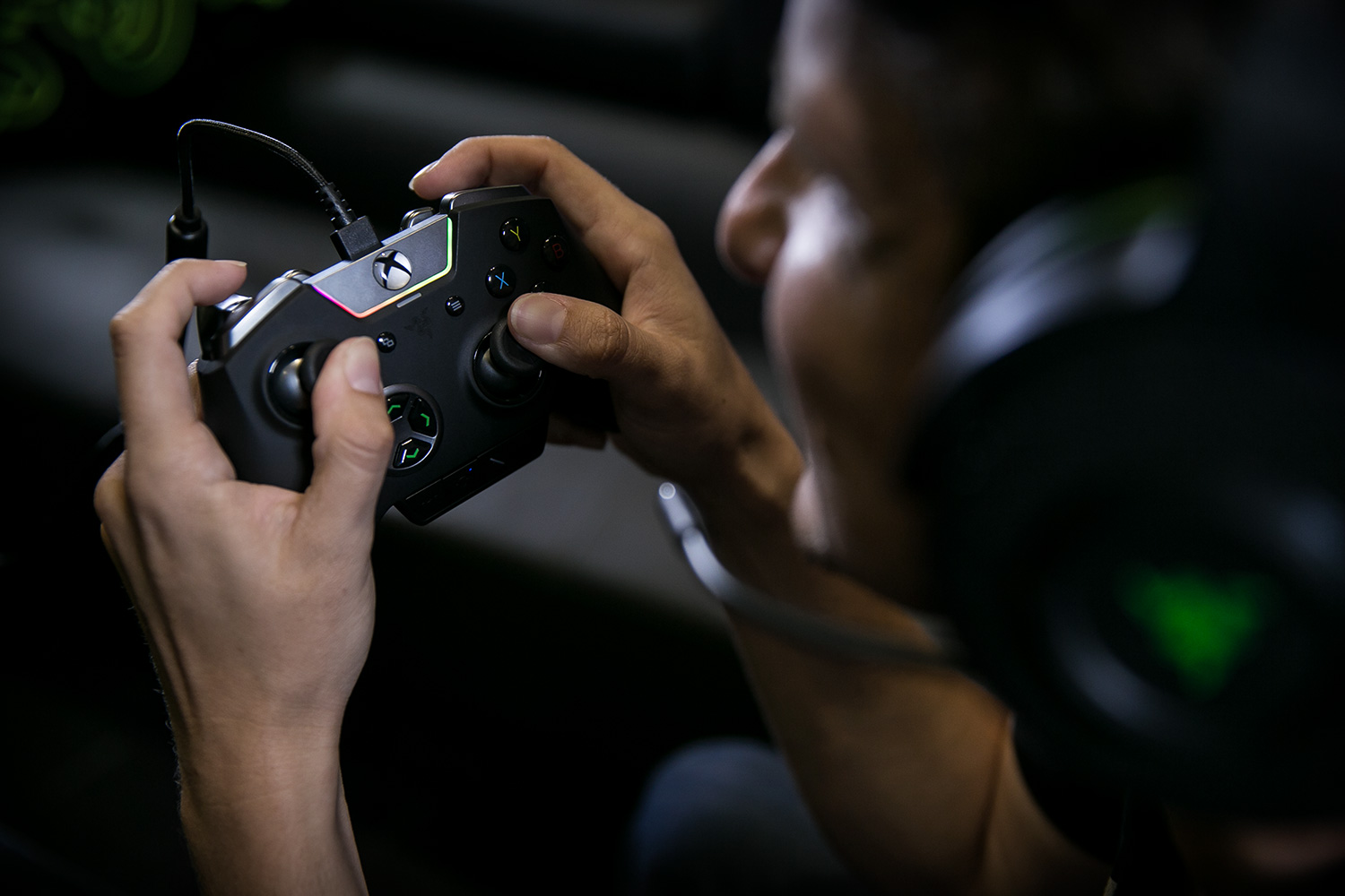 Геймпад Razer Wolverine Ultimate RZ06-02250100-R3M1 (Black) купить в интернет-магазине icover