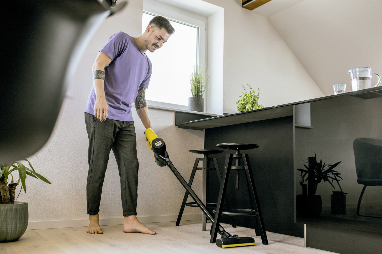 Пылесос Karcher VC 4 Cordless myHome (1.198-620.0) купить в интернет-магазине icover