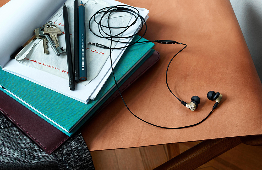 Купить bang & olufsen beoplay h3 - внутриканальные наушники (gold) в Москве. В нашем каталоге интернет-магазина icover.ru вы можете ознакомиться с ценами, подробным описанием, фотографиями и техническими характеристиками. Низкие цены. Высокое качество. Доставка по России. Заказать товары по телефону +7(495)229-39-50 Bang & Olufsen BeoPlay H3 - внутриканальные наушники (Gold) купить в интернет-магазине icover