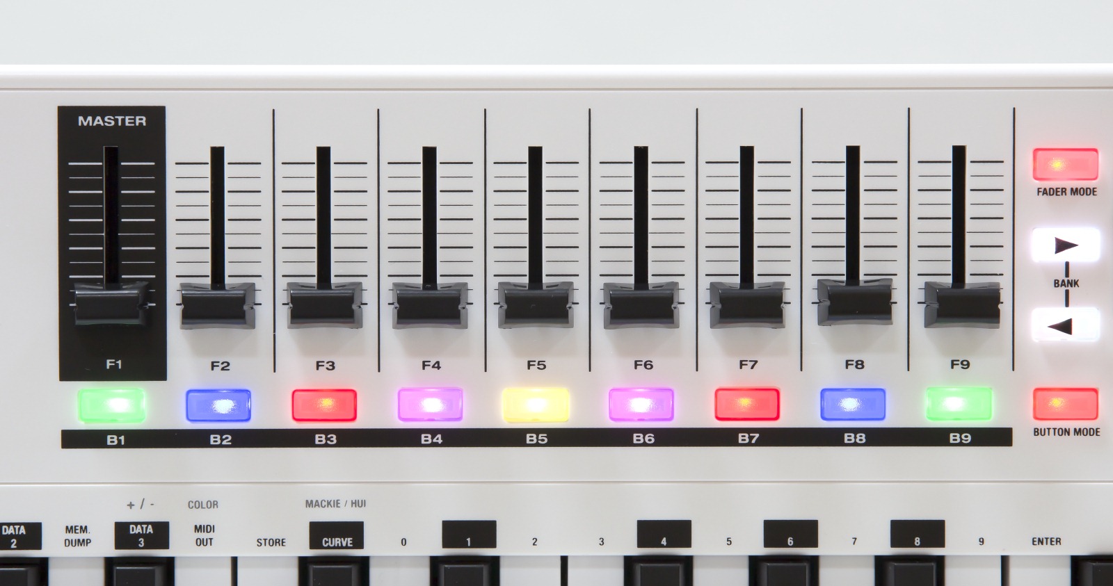 M-Audio CODE 61 - MIDI-клавиатура (White) купить в интернет-магазине icover