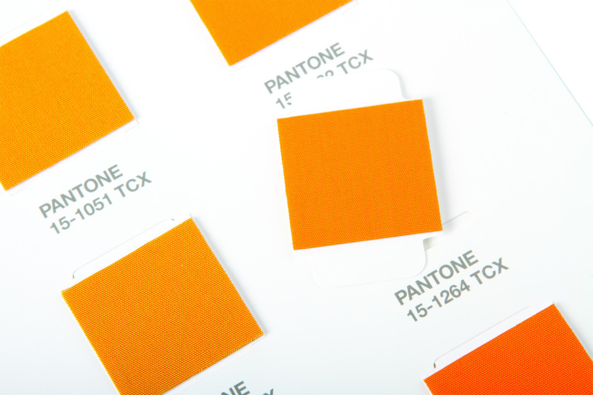 Pantone FHI Cotton Chip Set Supplement (FHIC410) - цветовой справочник купить в интернет-магазине icover