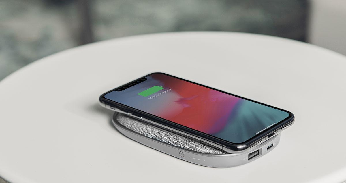 Внешний аккумулятор Moshi Porto Q 5K 5000mAh (99MO022213) с беспроводной зарядкой (Grey) купить в интернет-магазине icover