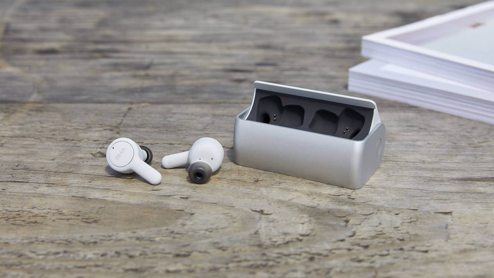 Bluetooth-наушники с микрофоном RHA TrueConnect (Cloud White) купить в интернет-магазине icover