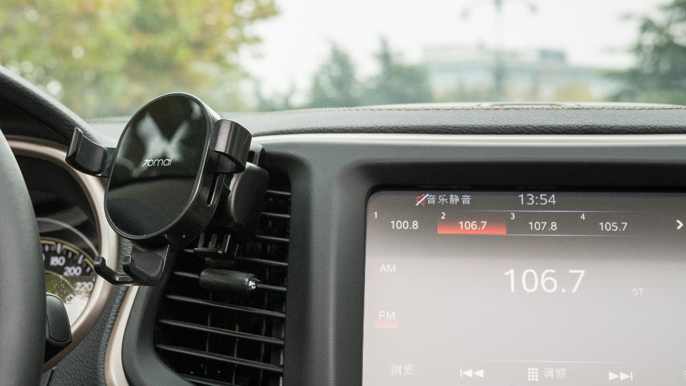 Автомобильный держатель Xiaomi 70Mai Car Wireless Charger для смартфона (Black) купить в интернет-магазине icover