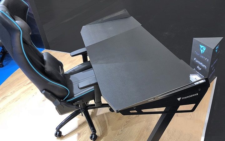 Игровой стол ThunderX3 AD3-M (Black) купить в интернет-магазине icover