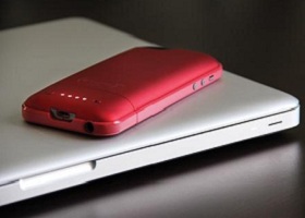 Mophie Juice Pack Plus - чехол/аккумулятор для iPhone 5/5S