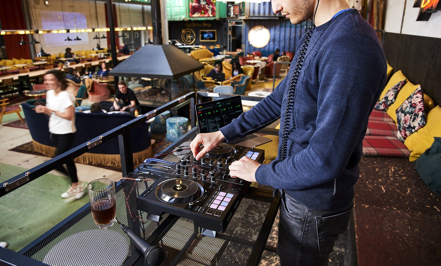 Микшерный пульт Hercules DJ Control Inpulse 500 (Black) купить в интернет-магазине icover