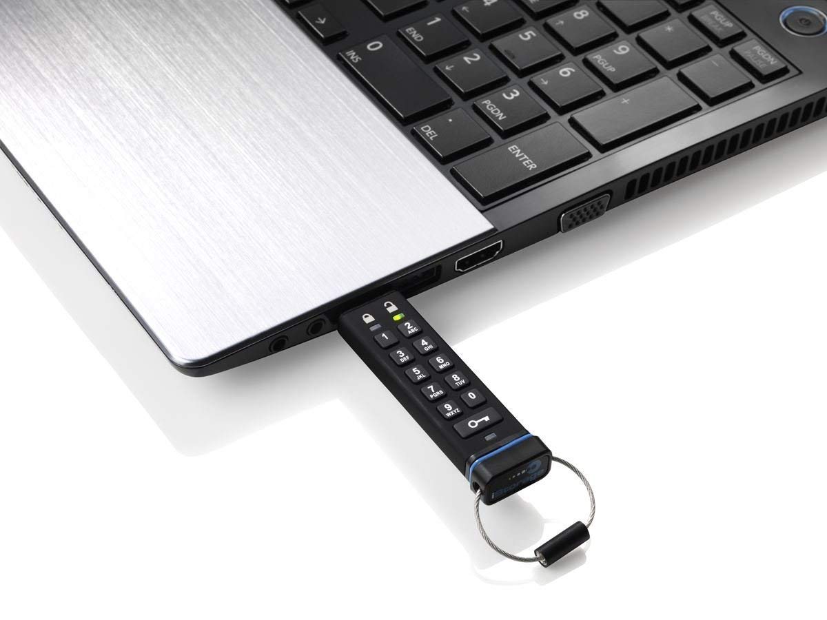 Защищенный флеш-накопитель iStorage DatAshur 4Gb (Black) купить в интернет-магазине icover