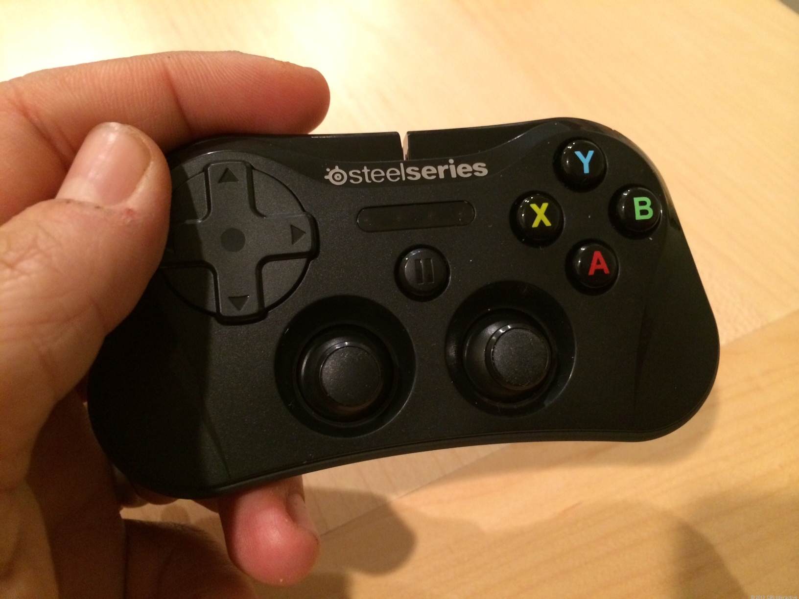 SteelSeries Stratus Wireless Gaming Controller (69016) - геймпад для устройств на iOS (Black) купить в интернет-магазине icover