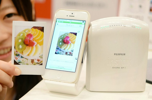 Купить fujifilm instax share sp-1 - принтер для смартфона в Москве. В нашем каталоге интернет-магазина icover.ru вы можете ознакомиться с ценами, подробным описанием, фотографиями и техническими характеристиками. Низкие цены. Высокое качество. Доставка по России. Заказать товары по телефону +7(495)229-39-50 Fujifilm Instax Share SP-1 - принтер для смартфона купить в интернет-магазине icover