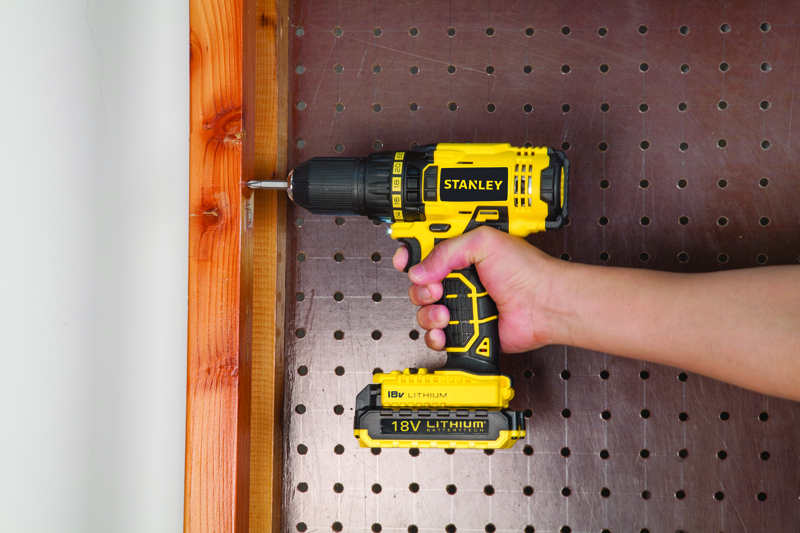 Дрель-шуруповерт Stanley SCD20C2K-RU (Yellow) купить в интернет-магазине icover