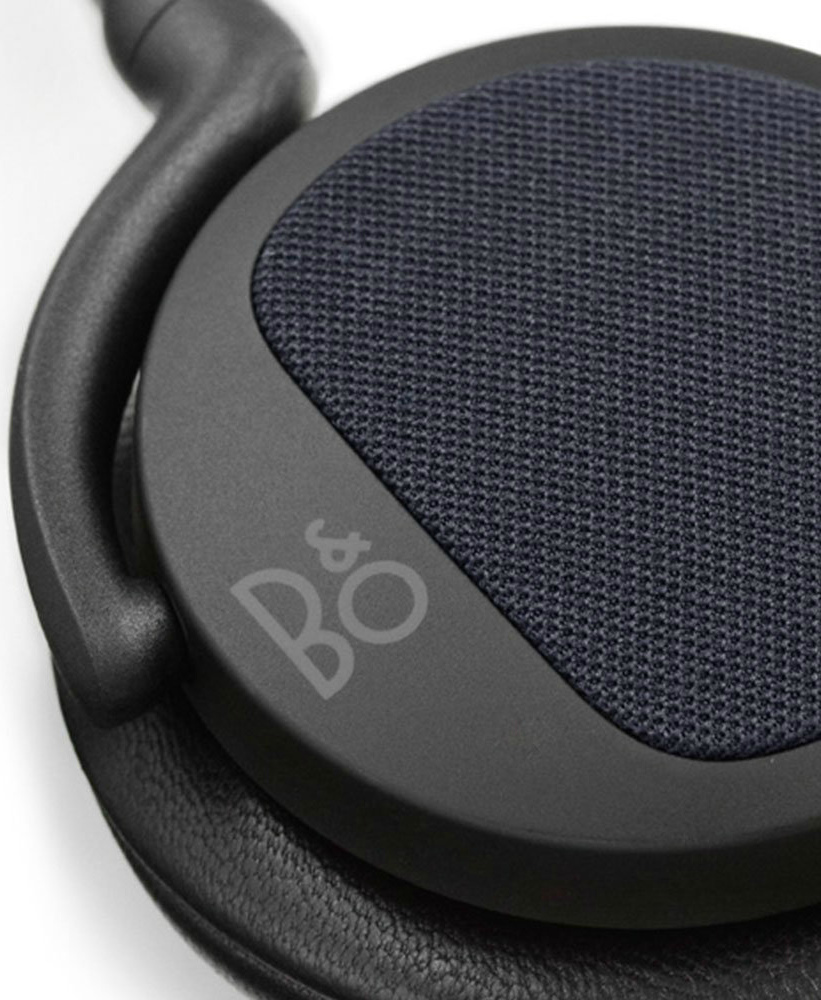 Купить накладные наушники bang & olufsen beoplay h2 (carbon blue) в Москве. В нашем каталоге интернет-магазина icover.ru вы можете ознакомиться с ценами, подробным описанием, фотографиями и техническими характеристиками. Низкие цены. Высокое качество. Доставка по России. Заказать товары по телефону +7(495)229-39-50 Накладные наушники Bang & Olufsen BeoPlay H2 (Carbon blue) купить в интернет-магазине icover