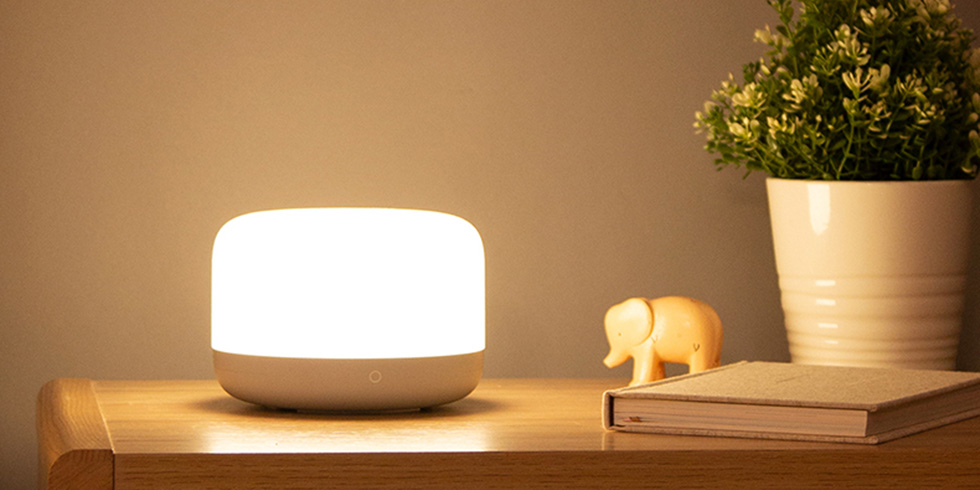 Умная лампа Xiaomi Yeelight LED Bedside Lamp D2 (YLCT01YL) купить в интернет-магазине icover