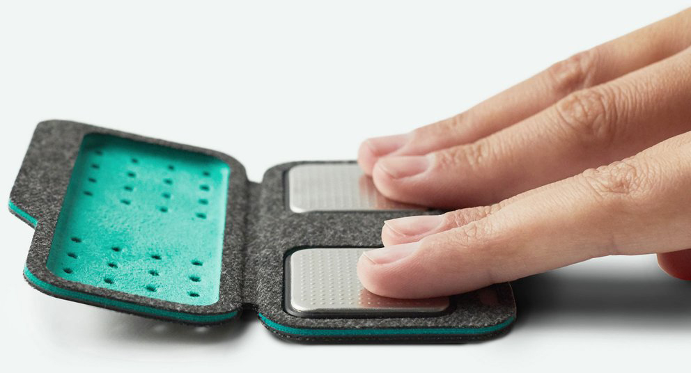 Чехол AliveCor Carry Pod для портативного электрокардиографа Kardia Mobile (Grey) купить в интернет-магазине icover
