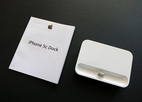 Фирменные док-станции Apple для iPhone 5S и 5C