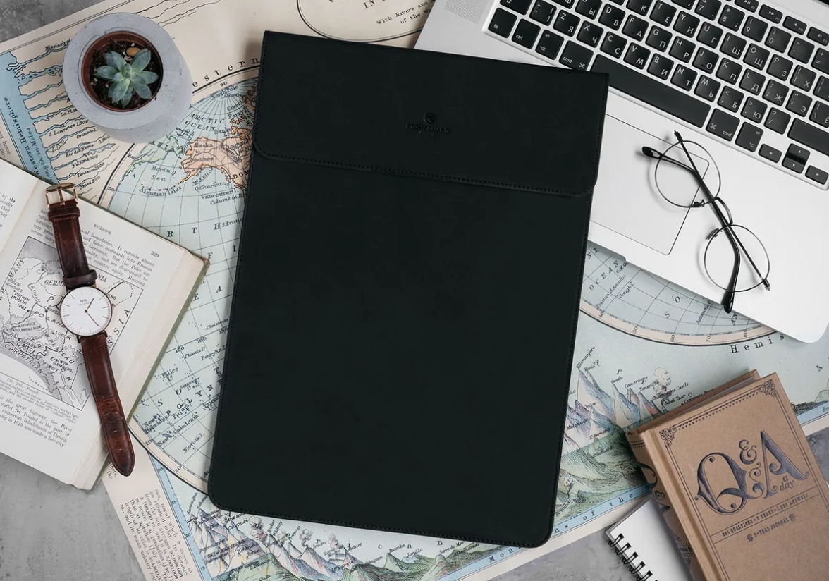 Чехол Stoneguard 531 (SGL531MB14PR-BL) для MacBook Pro 14 (Black) купить в интернет-магазине icover