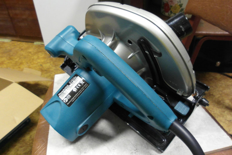 Makita 5704R (129984) - дисковая пила (Blue) купить в интернет-магазине icover