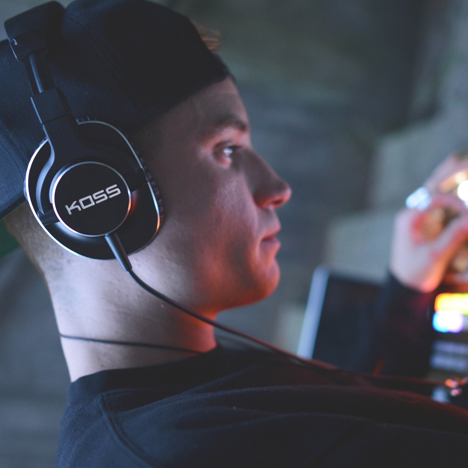 Купить koss pro4s - накладные наушники (black) в Москве. В нашем каталоге интернет-магазина icover.ru вы можете ознакомиться с ценами, подробным описанием, фотографиями и техническими характеристиками. Низкие цены. Высокое качество. Доставка по России. Заказать товары по телефону +7(495)229-39-50 Koss Pro4S - накладные наушники (Black) купить в интернет-магазине icover